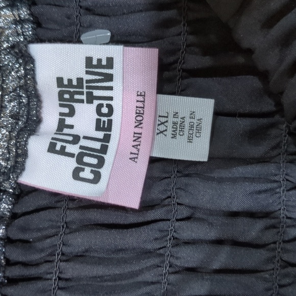 silver metallic strappy smocked top. 2XL - Picture 4 of 8